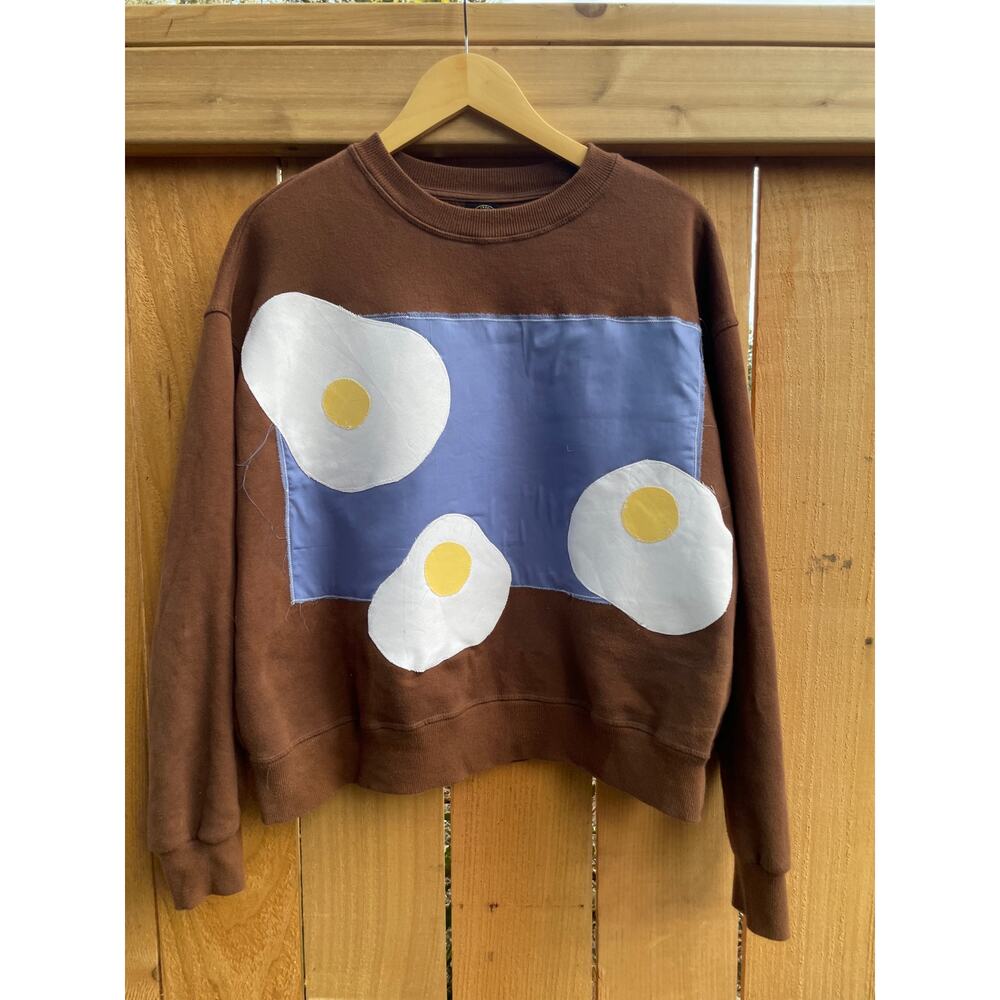 Small Upcycled Egg Applique Pullover Sweatshirt S… - image 3